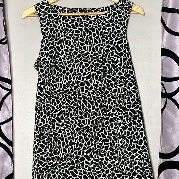 Motherhood black and white print sleeveless shift dress - Picture 2 of 10